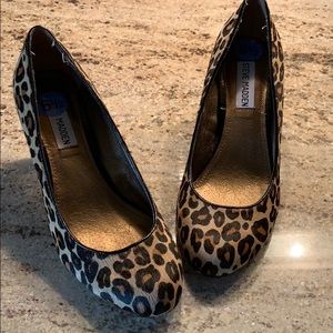 NWOT Steve Madden leopard print pumps